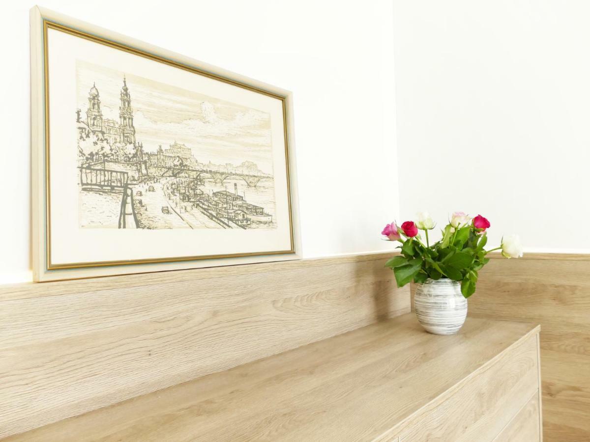 Grosses Apartment Im Zentrum Von Dresden, 2 Schlafzimmer, 2 Baeder, Balkon 外观 照片