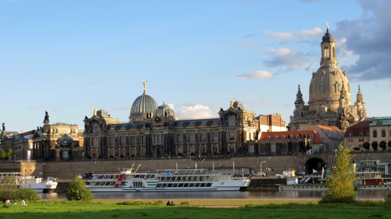 Grosses Apartment Im Zentrum Von Dresden, 2 Schlafzimmer, 2 Baeder, Balkon 外观 照片